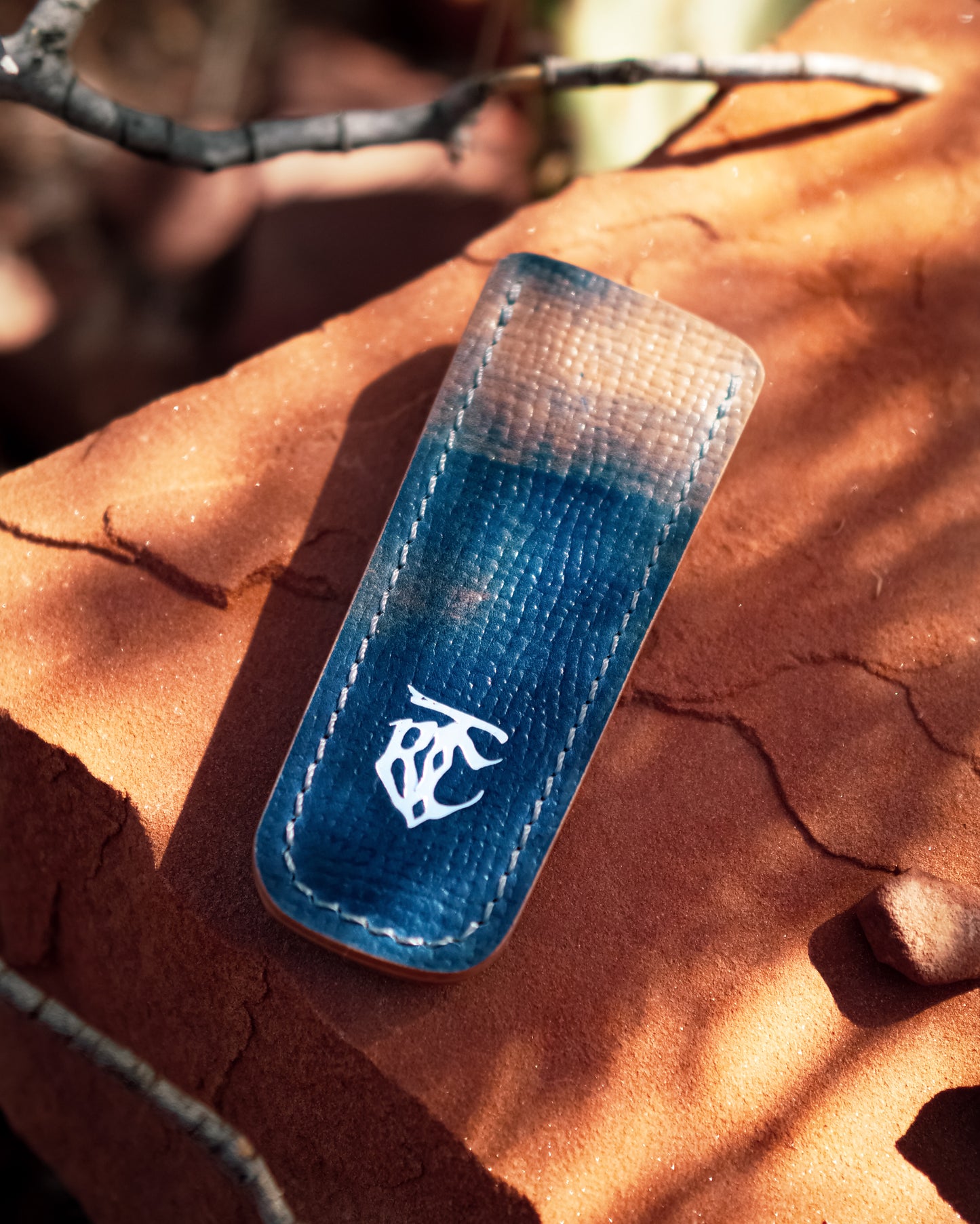 Ocean Blue Marble Hatch Shell Cordovan Pocket Sheath