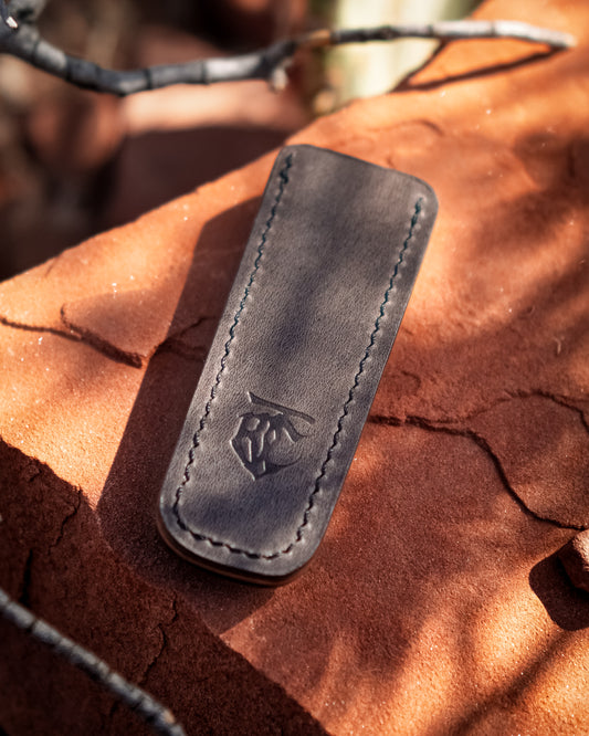 Grey horse butt Chikadee Pocket Sheath